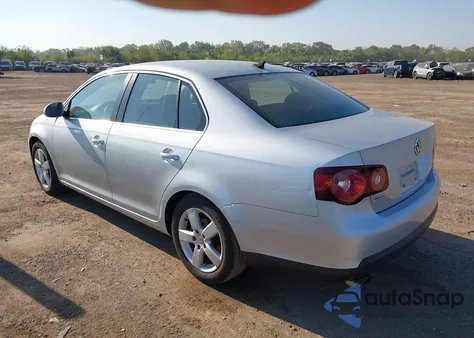 2009 Volkswagen Jetta Se/Sel z USA, uszkodzony, nr VIN 3VWRM71K99M180008